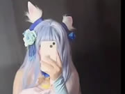 可愛的正妹自拍撫摸她的小穴